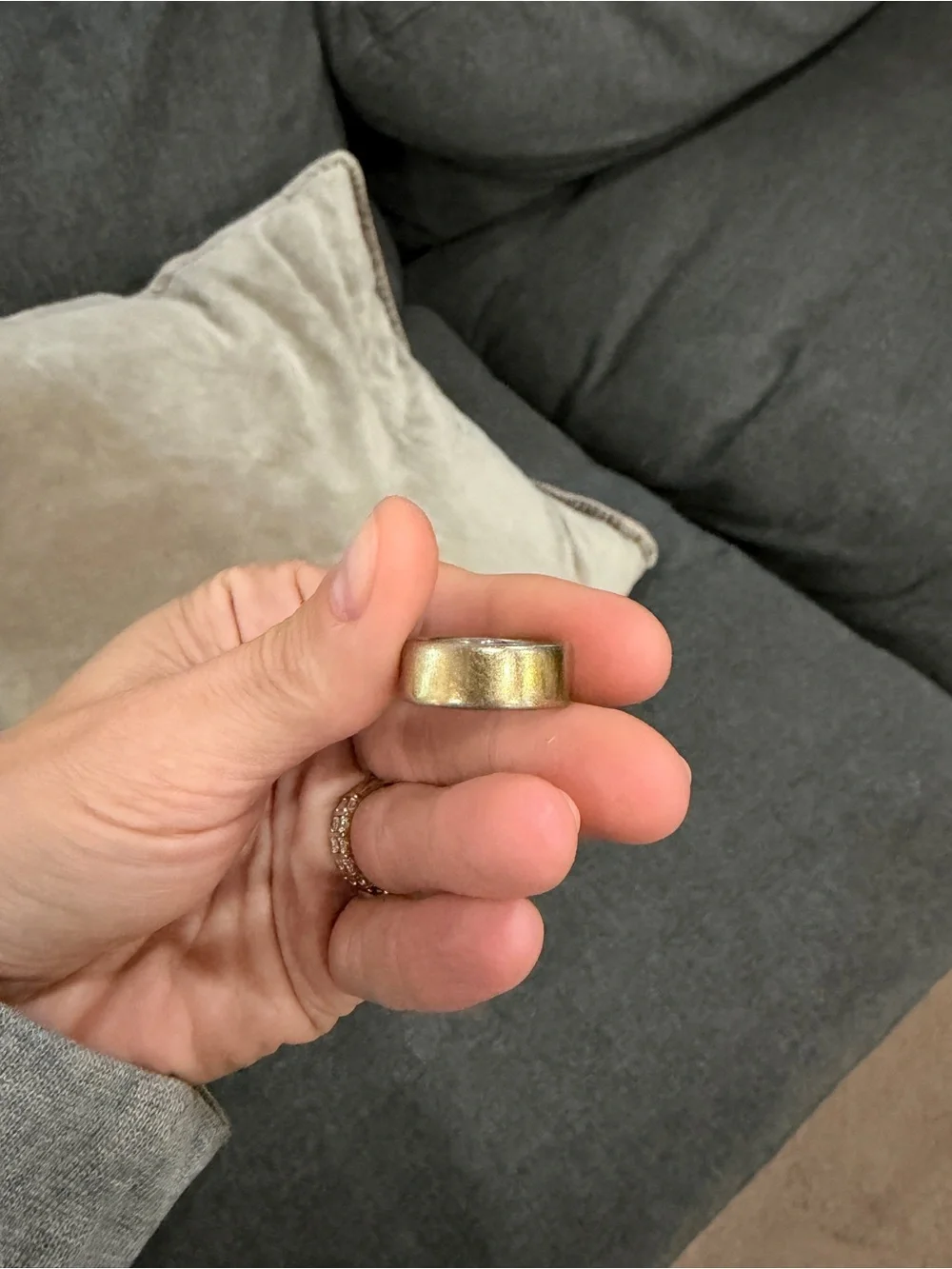 Oura Ring gen 4 size 6 with Charger Dock - works great!